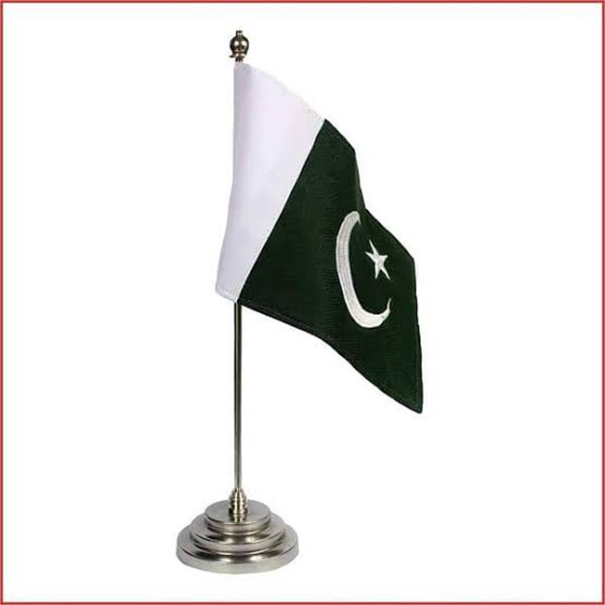 Pakistan Table Flag with Stand for Executive Office – Perfect for Offices, Schools, and Desk Organization